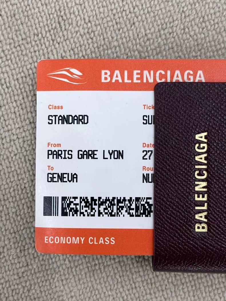 Balenciaga Balenciaga Passport Leather Logo Embossed Case-yf Size ONE SIZE - 4 Thumbnail