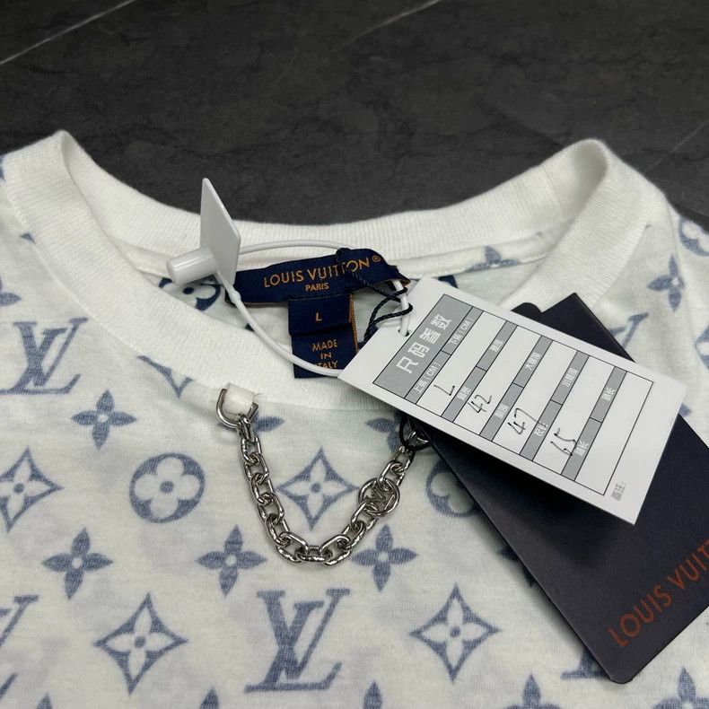 Louis Vuitton Louis Vuitton LV Logo Chest Chain T-shirt-yf Size US L / EU 52-54 / 3 - 4 Thumbnail