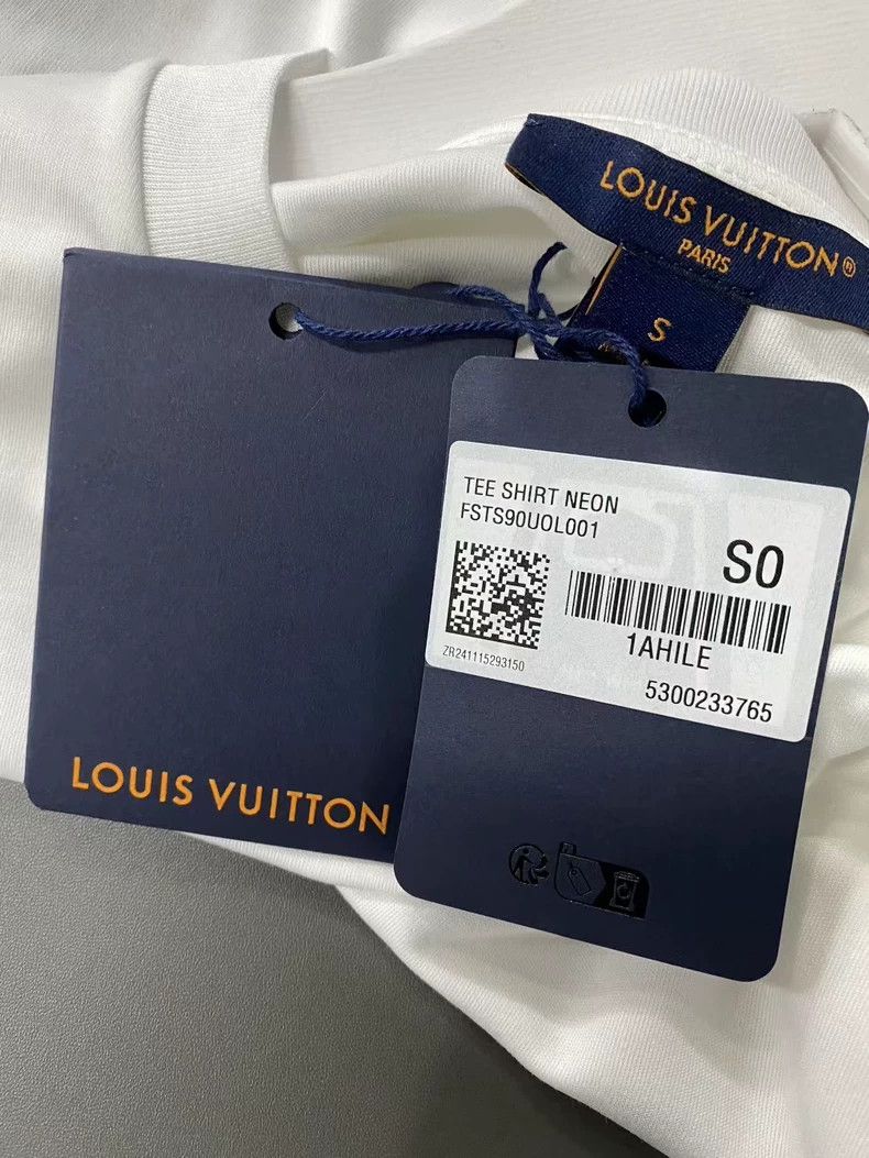 Louis Vuitton Louis Vuitton LV Script Logo T-Shirt-yf Size US S / EU 44-46 / 1 - 7 Thumbnail