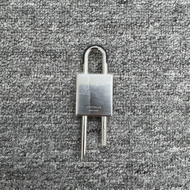 Givenchy Givenchy Silver Lock Buckle Accessory-yf Size ONE SIZE - 2 Thumbnail