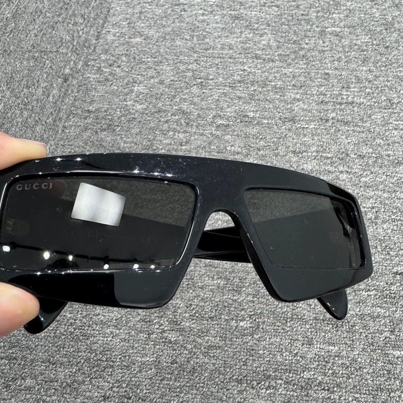 Gucci Gucci Black Sunglasses with Case-yf Size ONE SIZE - 3 Thumbnail