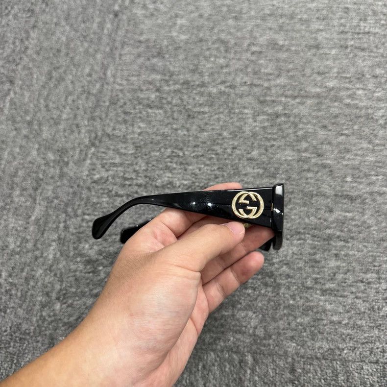Gucci Gucci Black Sunglasses with Case-yf Size ONE SIZE - 7 Thumbnail