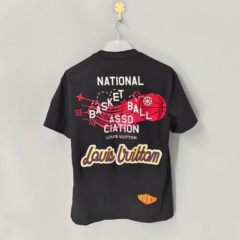 Louis Vuitton Louis Vuitton x NBA Embroidered Short Sleeve-yf Size US M / EU 48-50 / 2 - 2 Thumbnail
