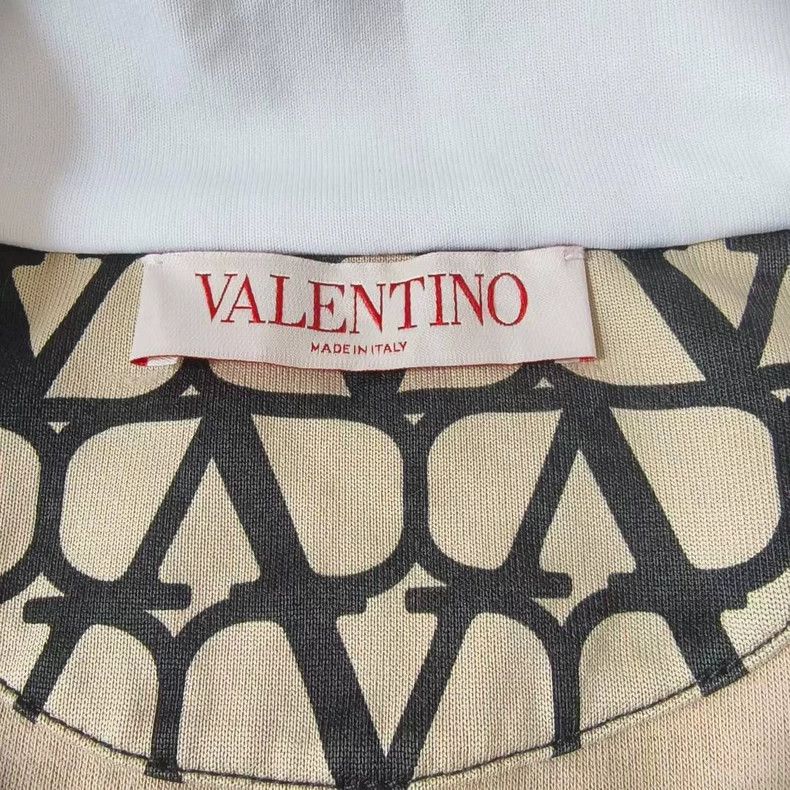 Valentino Valentino Logo Print Zip Jacket-yf Size US M / EU 48-50 / 2 - 3 Thumbnail