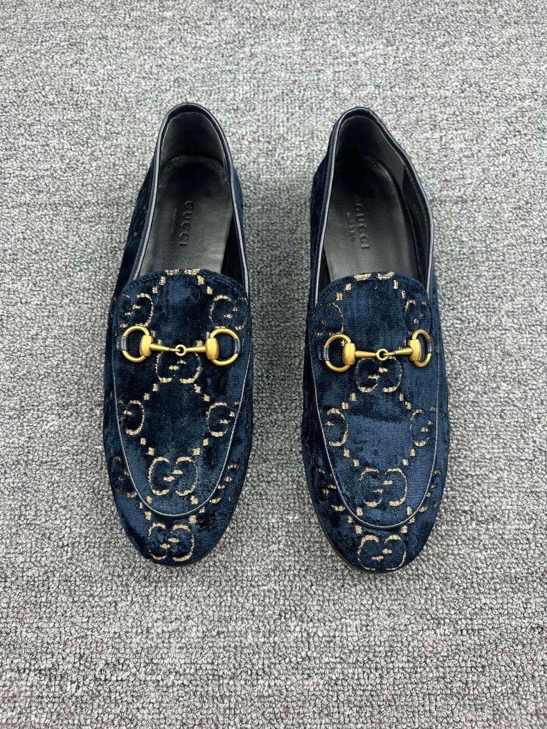 Gucci Blue Velvet Loafers with Gold Accents-yf
