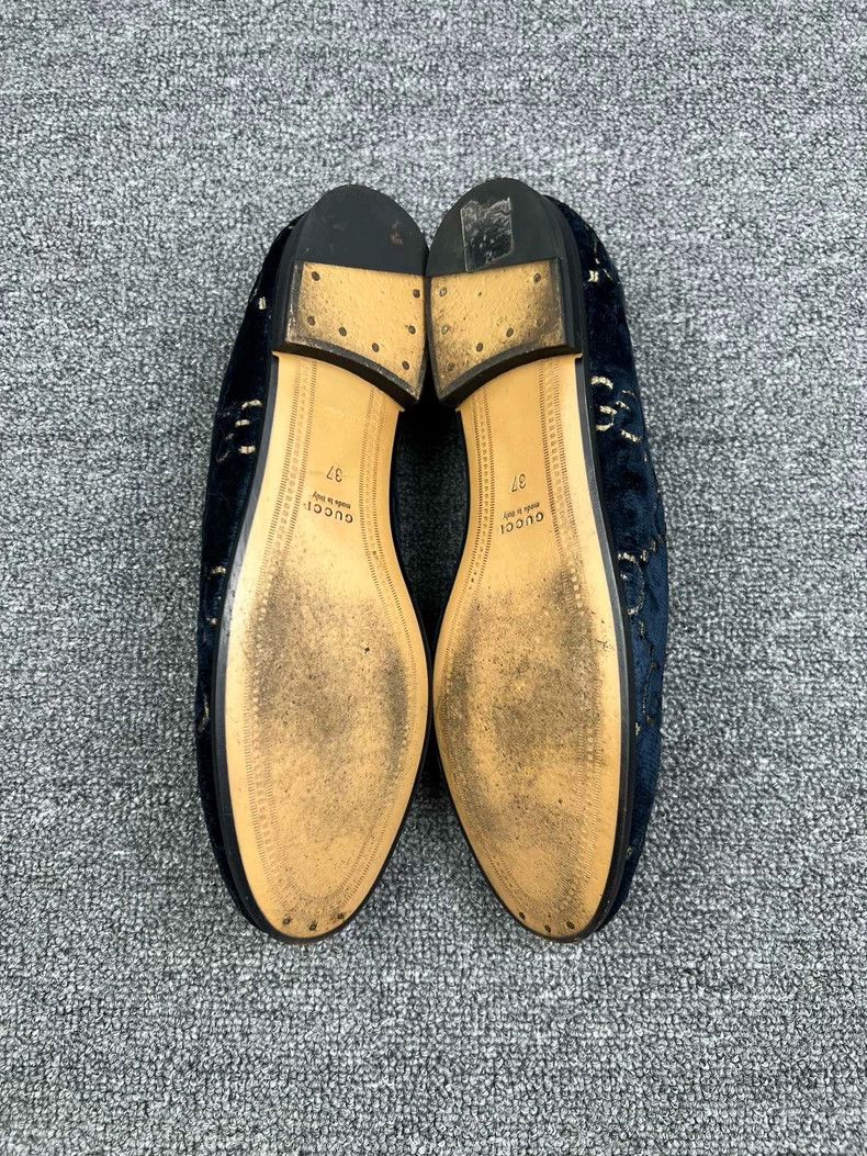 Gucci Blue Velvet Loafers with Gold Accents-yf