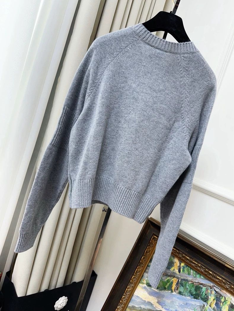 Chanel Chanel Gray Cashmere Sweater with Bag Buckle - dmc Size US M / EU 48-50 / 2 - 2 Thumbnail