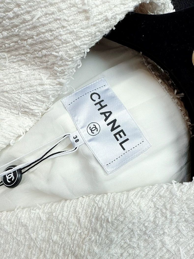 Chanel Chanel 21S White Double-Breasted Jacket - dmc Size US M / EU 48-50 / 2 - 5 Thumbnail