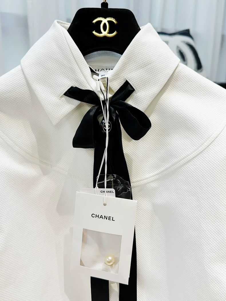 Chanel Chanel White Long Sleeve Pearl Button Shirt - dmc Size US S / EU 44-46 / 1 - 4 Thumbnail