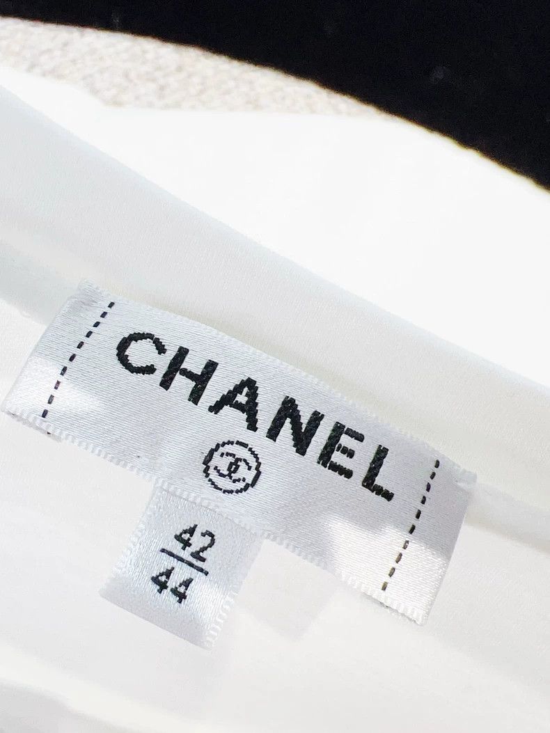 Chanel Chanel 20S White Cutout CC Short-Sleeve T-Shirt - dmc Size US L / EU 52-54 / 3 - 4 Thumbnail