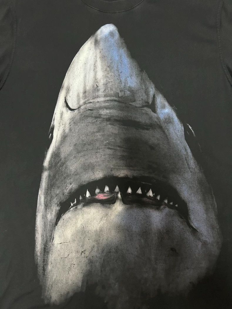 Givenchy Givenchy Classic Shark Oversize T-shirt - dmc Size US XS / EU 42 / 0 - 3 Thumbnail