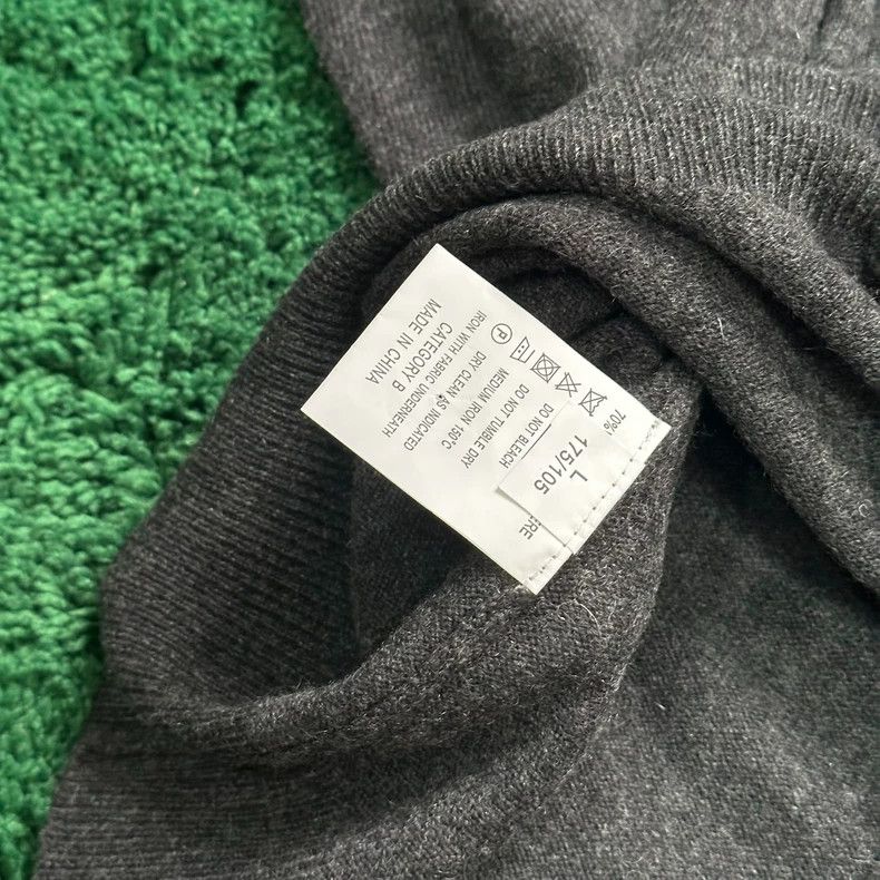 Givenchy Givenchy Shield Logo Wool Sweater - dmc Size US L / EU 52-54 / 3 - 6 Thumbnail