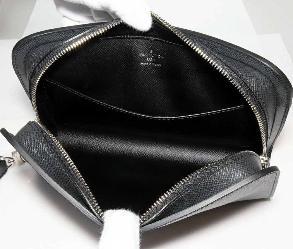 Louis Vuitton Louis Vuitton Louis Vuitton Taiga Baikal Clutch Bag M30182 Leather Clutch Bag M30182 DUTY FREE for USA Size ONE SIZE - 4 Thumbnail