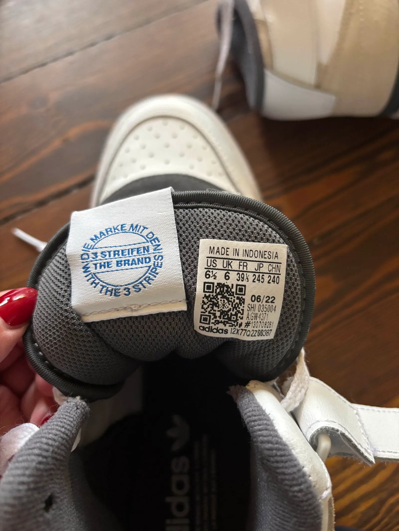Adidas Adidas Sneakers Size US 9 / IT 39 - 2 Thumbnail