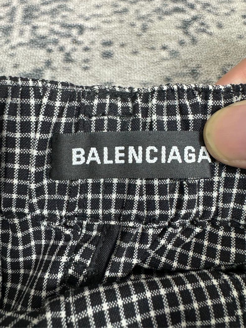Balenciaga Balenciaga Wool Embroidered Casual Shorts - dmc Size US 31 - 3 Thumbnail