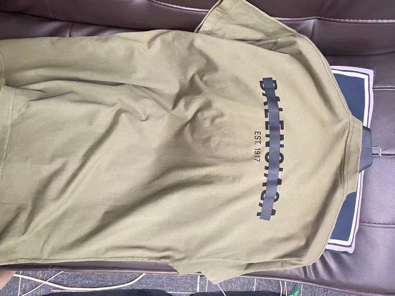 Balenciaga Balenciaga Olive Short Sleeve T-Shirt - dmc Size US L / EU 52-54 / 3 - 4 Thumbnail