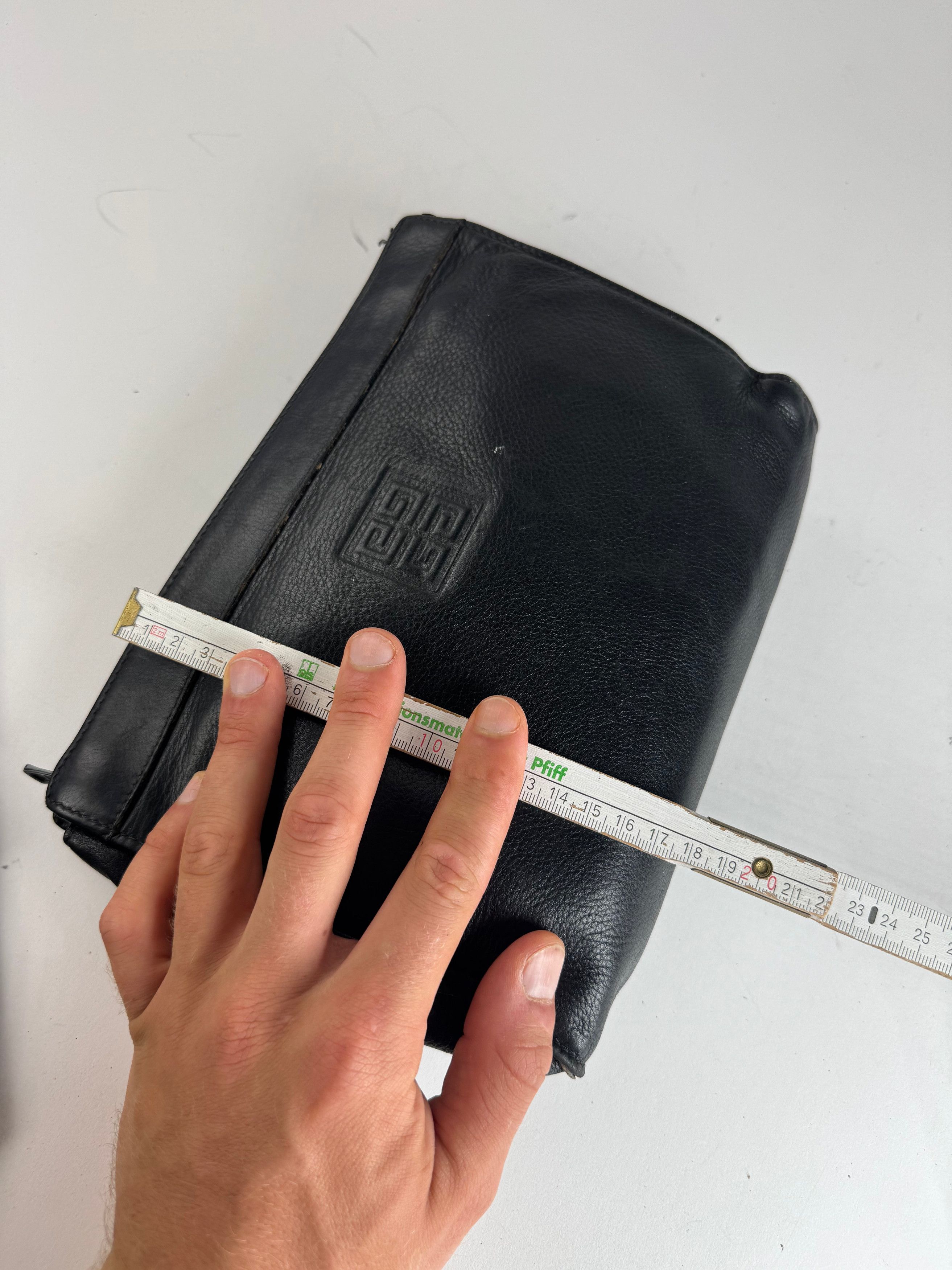 Givenchy Vintage Leather Clutch Black Size ONE SIZE - 12 Thumbnail