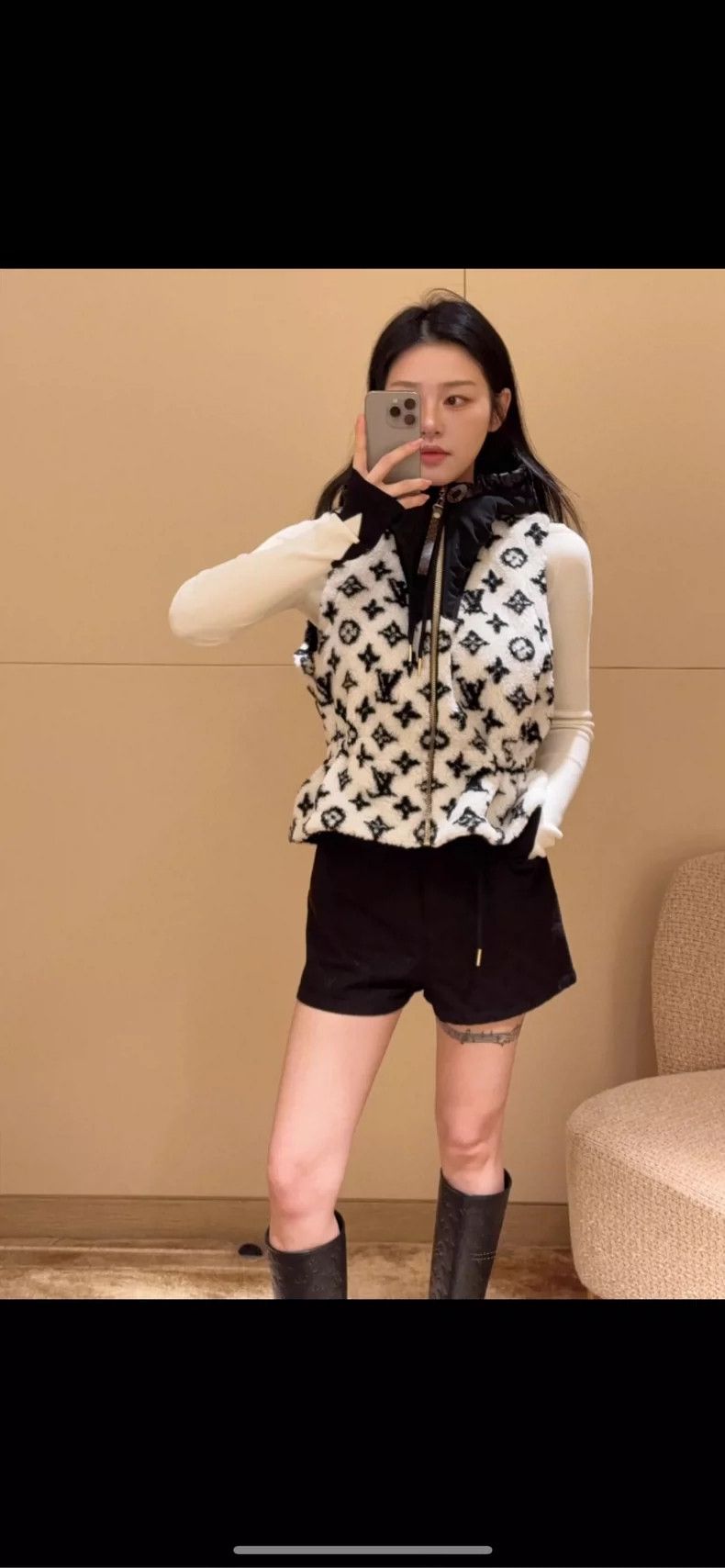 Louis Vuitton LV Monogram Black White Vest - dmc Size US XS / EU 42 / 0 - 5 Thumbnail