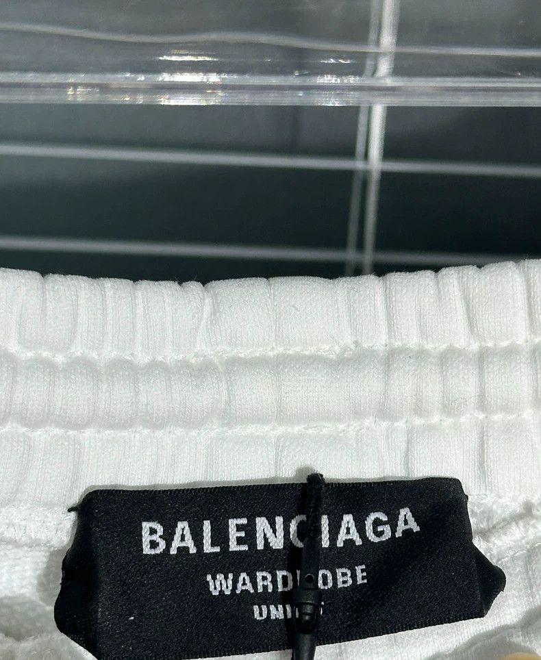 Balenciaga Balenciaga White Embroidered Logo Shorts - dmc Size US 28 / EU 44 - 3 Thumbnail