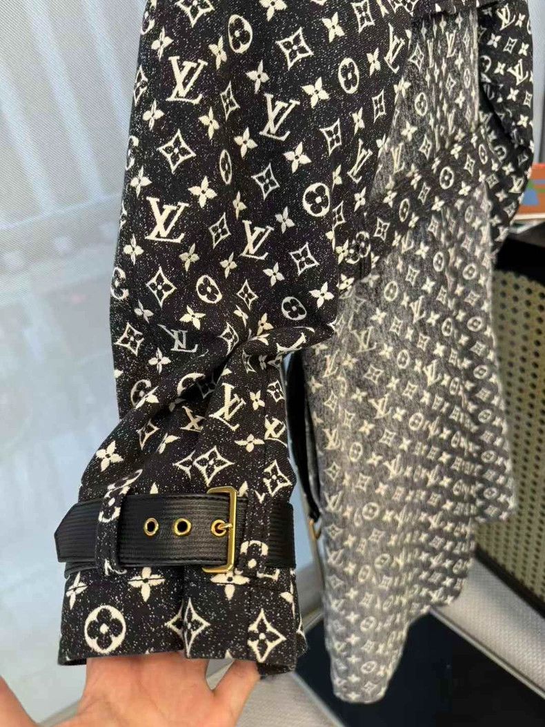 Louis Vuitton Louis Vuitton Denim Monogram Coat Size 38 - dmc Size US S / EU 44-46 / 1 - 6 Thumbnail