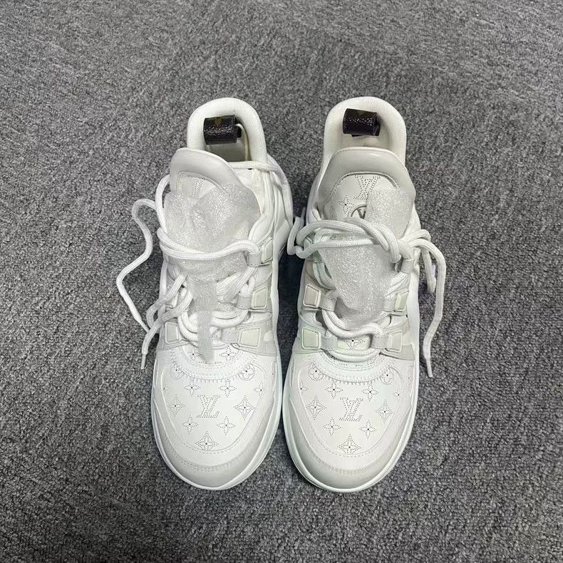 Louis Vuitton Louis Vuitton White Low-Top Casual Shoes - dmc Size US 7.5 / EU 40-41 - 2 Thumbnail