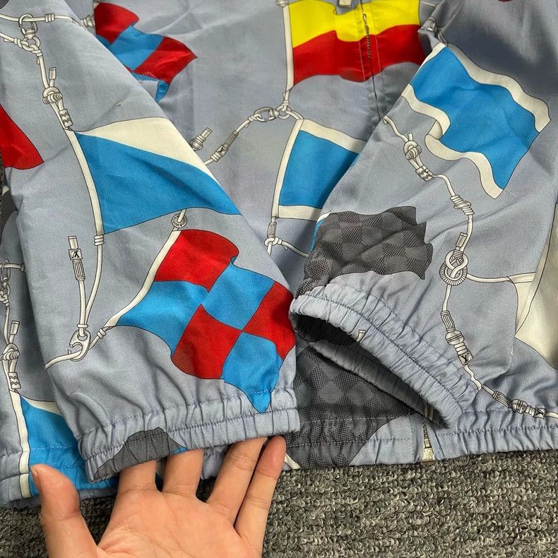 Louis Vuitton Louis Vuitton S Windbreaker Hooded - dmc Size US S / EU 44-46 / 1 - 4 Thumbnail