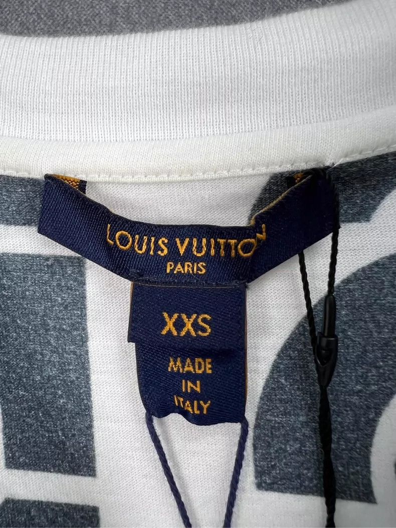 Louis Vuitton LOUIS VUITTON Monogram Short Sleeve Tee - dmc Size US XXS / EU 40 - 3 Thumbnail