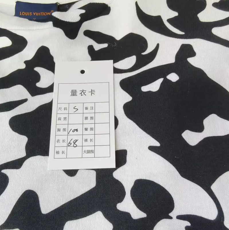 Louis Vuitton Louis Vuitton White Cotton Graphic T-Shirt 0089 Size US S / EU 44-46 / 1 - 5 Thumbnail