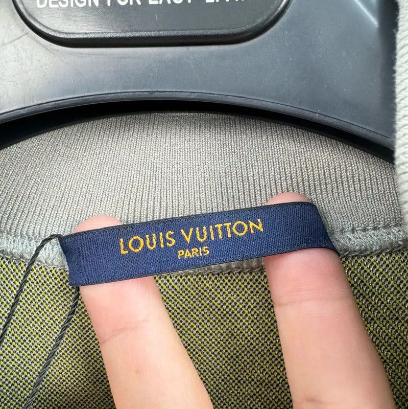 Louis Vuitton Louis Vuitton Gray Logo Print Men's Long Sleeve Sweatshirt 0089 Size US M / EU 48-50 / 2 - 6 Thumbnail