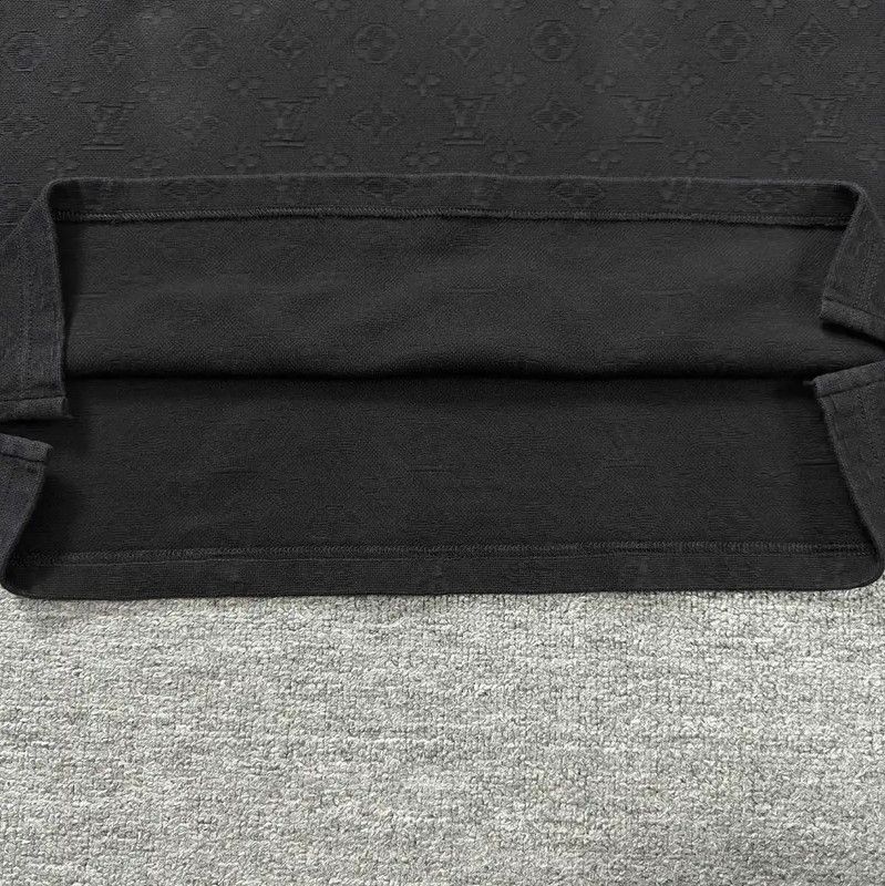 Louis Vuitton Louis Vuitton Black Cotton Men's T-Shirt 0089 Size US M / EU 48-50 / 2 - 6 Thumbnail