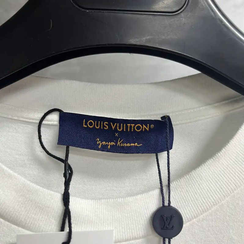 Louis Vuitton Louis Vuitton Men's White Cotton T-Shirt 0089 Size US L / EU 52-54 / 3 - 2 Thumbnail
