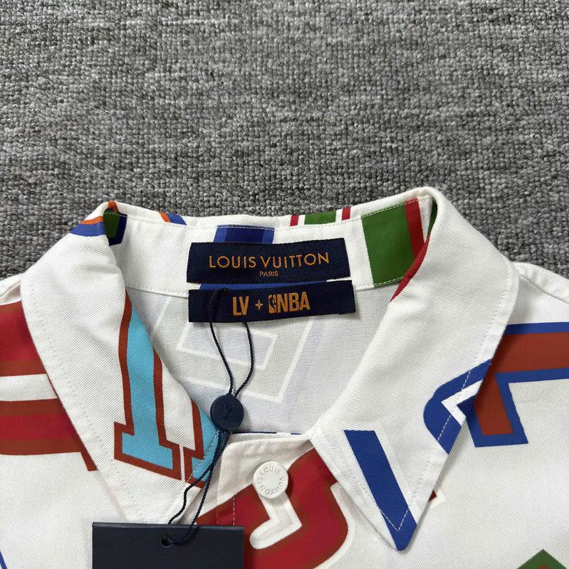 Louis Vuitton Louis Vuitton Colorful Short Sleeve Shirt 0089 Size US S / EU 44-46 / 1 - 3 Thumbnail
