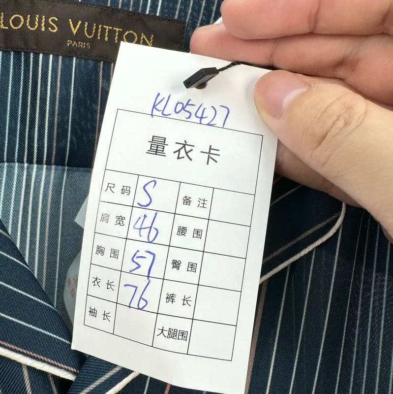 Louis Vuitton Louis Vuitton Men’s Long Sleeve Silk Shirt 0089 Size US S / EU 44-46 / 1 - 8 Thumbnail