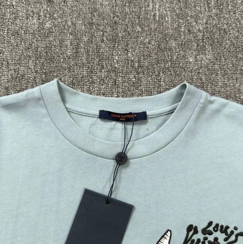 Louis Vuitton Louis Vuitton Men's XL Blue Graphic T-Shirt 0089 Size US XL / EU 56 / 4 - 3 Thumbnail