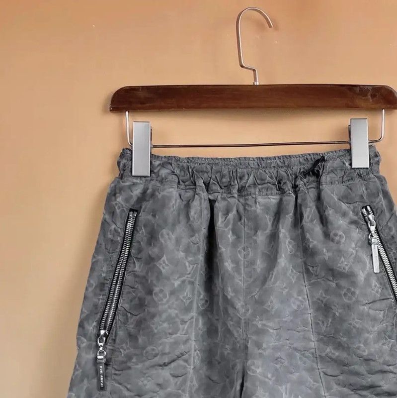 Louis Vuitton Louis Vuitton Gray Polyester Men's Shorts 0089 Size US 30 / EU 46 - 3 Thumbnail