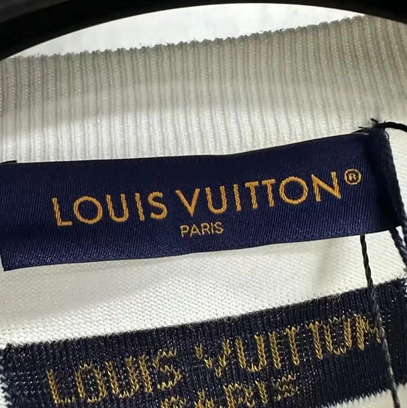 Louis Vuitton Louis Vuitton Men's White Cotton T-shirt 0089 Size US S / EU 44-46 / 1 - 3 Thumbnail