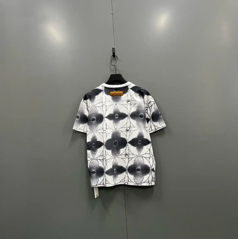 Louis Vuitton Louis Vuitton Summer Multicolor Cotton T-Shirt 0089 Size US XL / EU 56 / 4 - 2 Thumbnail