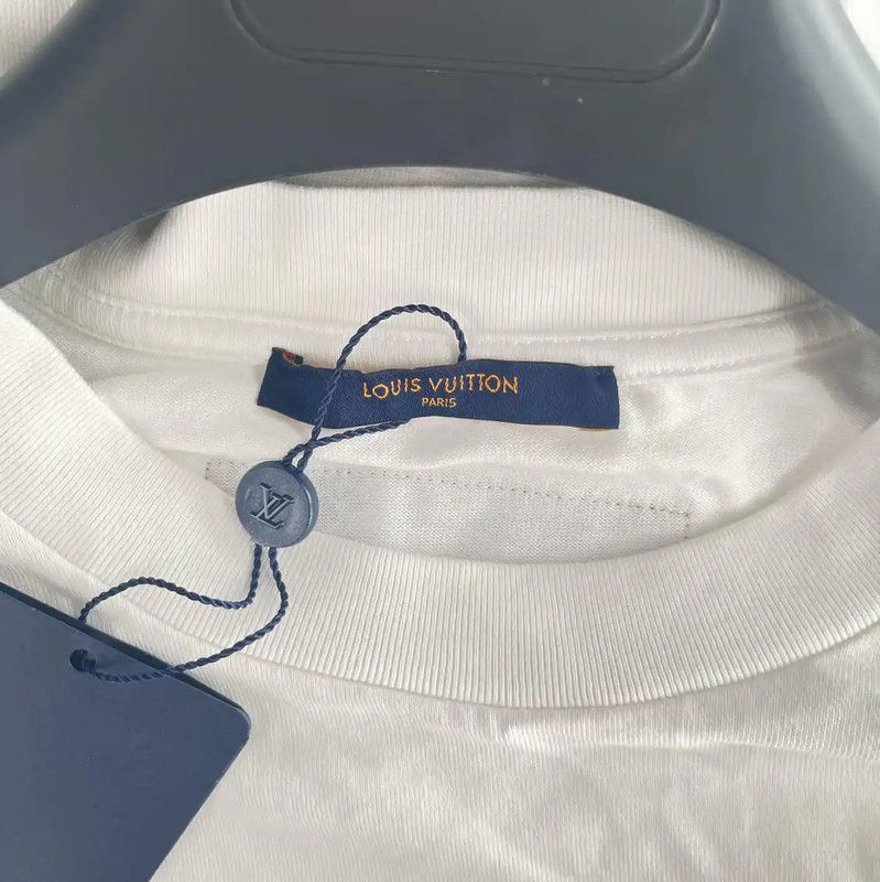 Louis Vuitton Louis Vuitton Summer White Men's T-Shirt 0089 Size US L / EU 52-54 / 3 - 6 Thumbnail