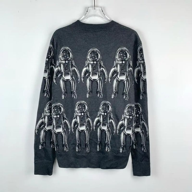Louis Vuitton Louis Vuitton Gray Silk Knitted Sweater for Men 0089 Size US S / EU 44-46 / 1 - 2 Thumbnail