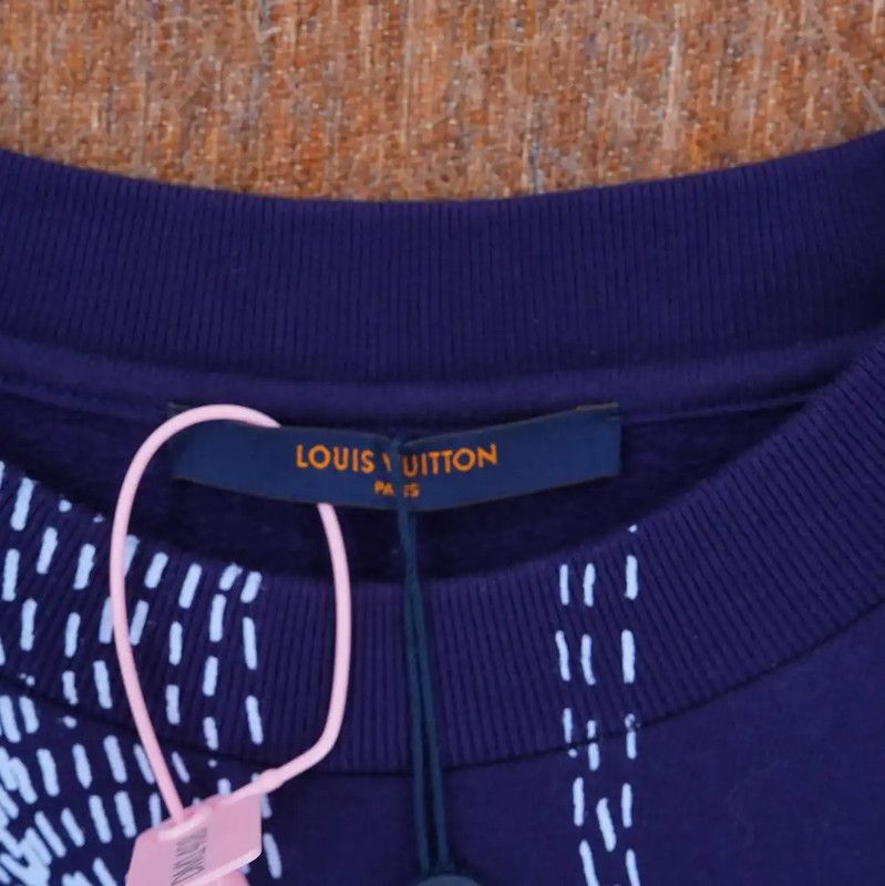 Louis Vuitton Louis Vuitton Long Sleeve Logo Sweatshirt for Men 0089 Size US L / EU 52-54 / 3 - 3 Thumbnail