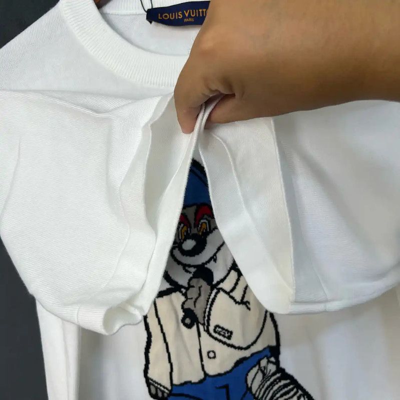 Louis Vuitton Louis Vuitton White Rapper Knitted Short Sleeve T-Shirt 0089 Size US L / EU 52-54 / 3 - 4 Thumbnail