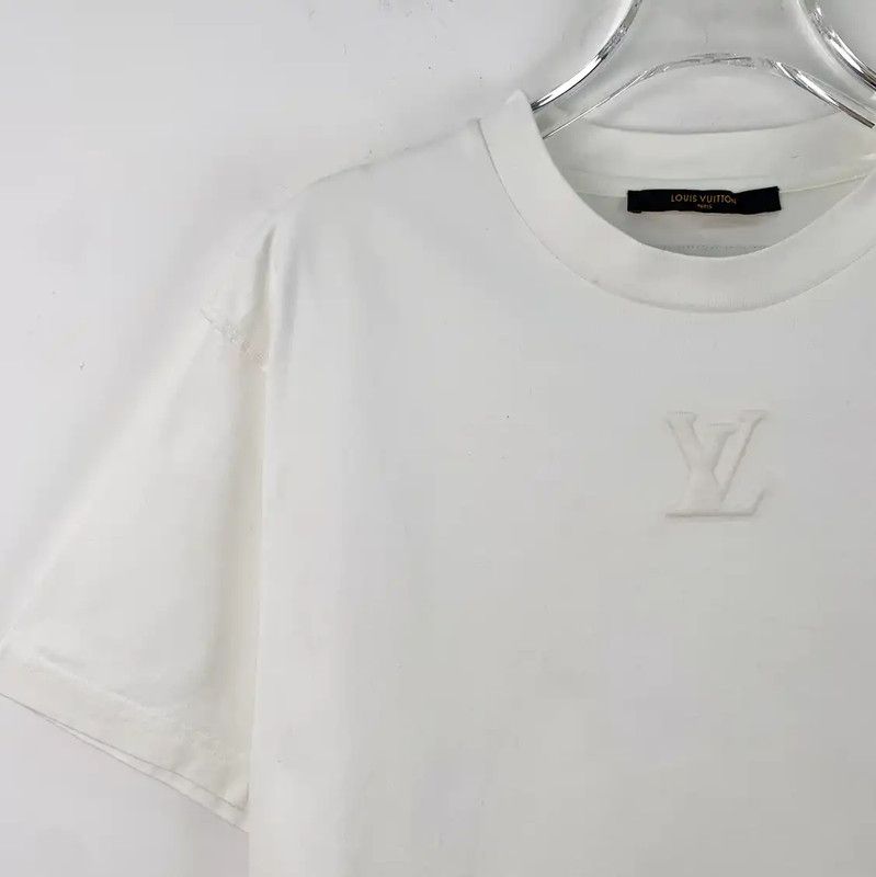 Louis Vuitton Louis Vuitton White Cotton T-Shirt for Men 0089 Size US S / EU 44-46 / 1 - 3 Thumbnail