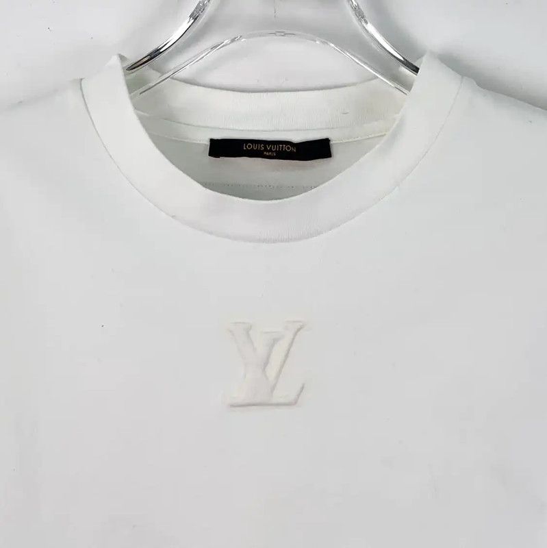 Louis Vuitton Louis Vuitton White Cotton T-Shirt for Men 0089 Size US S / EU 44-46 / 1 - 4 Thumbnail