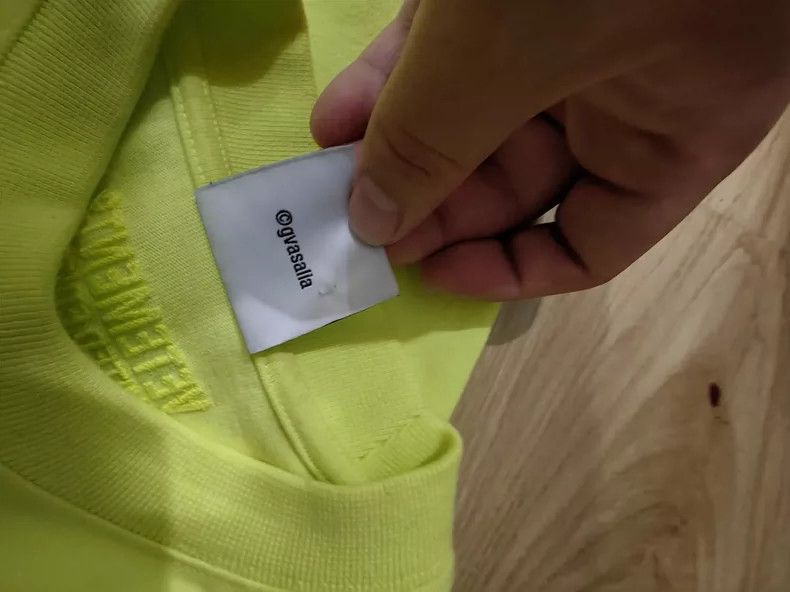 Vetements Vetements Yellow Sanskrit Long Sleeve XS - dmc Size US XS / EU 42 / 0 - 4 Thumbnail