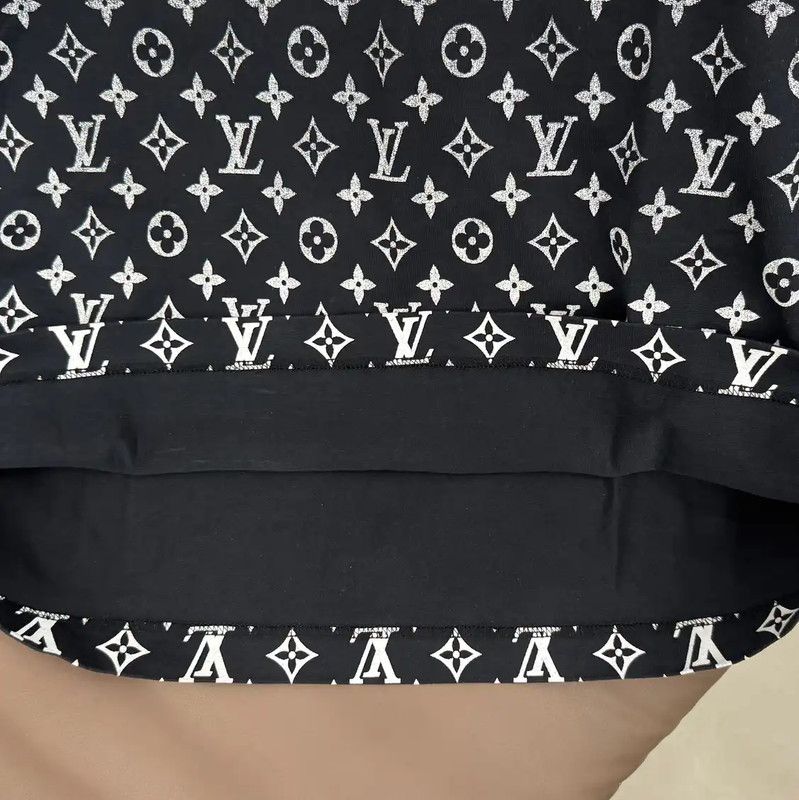 Louis Vuitton Louis Vuitton Black Cotton Men’s T-Shirt 0089 Size US M / EU 48-50 / 2 - 6 Thumbnail