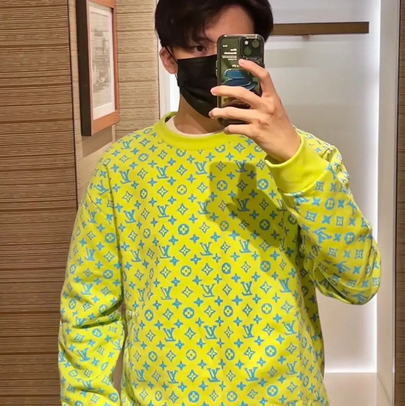 Louis Vuitton Louis Vuitton Men's Spring Sweatshirt in Neon Green 0089 Size US M / EU 48-50 / 2 - 3 Thumbnail