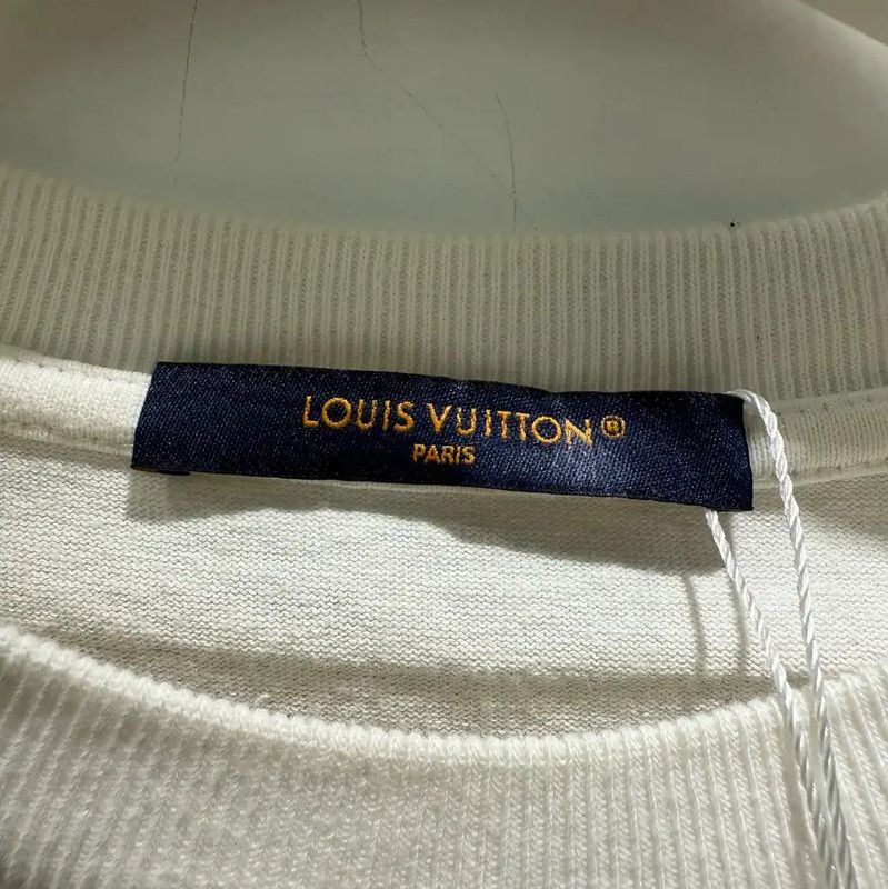 Louis Vuitton Louis Vuitton Men's White Cotton T-Shirt 0089 Size US S / EU 44-46 / 1 - 3 Thumbnail
