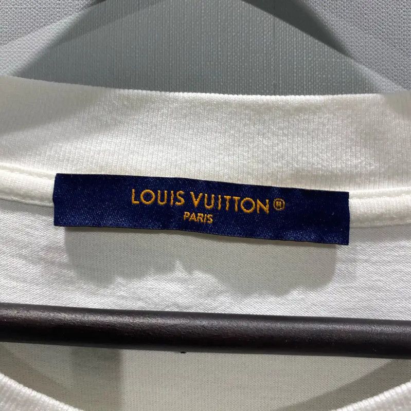 Louis Vuitton Louis Vuitton Men's Graphic T-Shirt in White 0089 Size US L / EU 52-54 / 3 - 2 Thumbnail