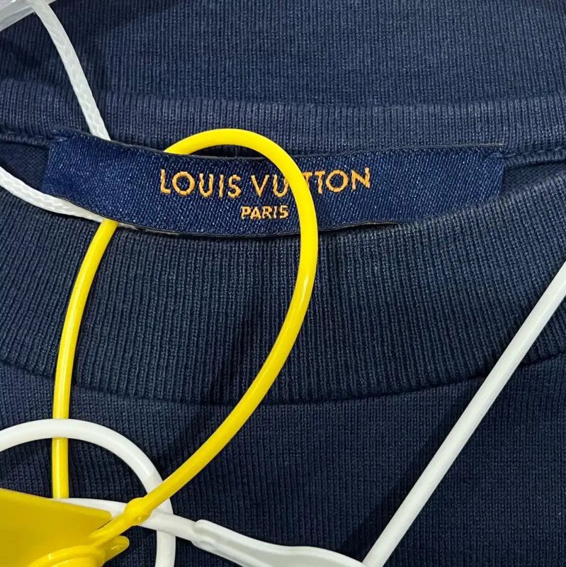 Louis Vuitton Louis Vuitton Black Men's T-Shirt Size L 0089 Size US L / EU 52-54 / 3 - 3 Thumbnail