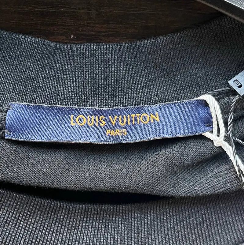 Louis Vuitton Louis Vuitton Black Cotton Men's T-Shirt 0089 Size US S / EU 44-46 / 1 - 3 Thumbnail